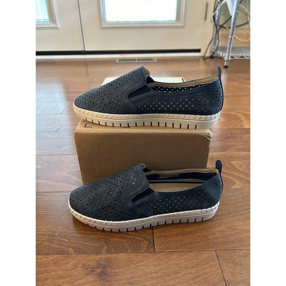 Easy Street Fresh Slip On Sneakers - Navy Blue Faux Suede NEW 7 W - Picture 2 of 7